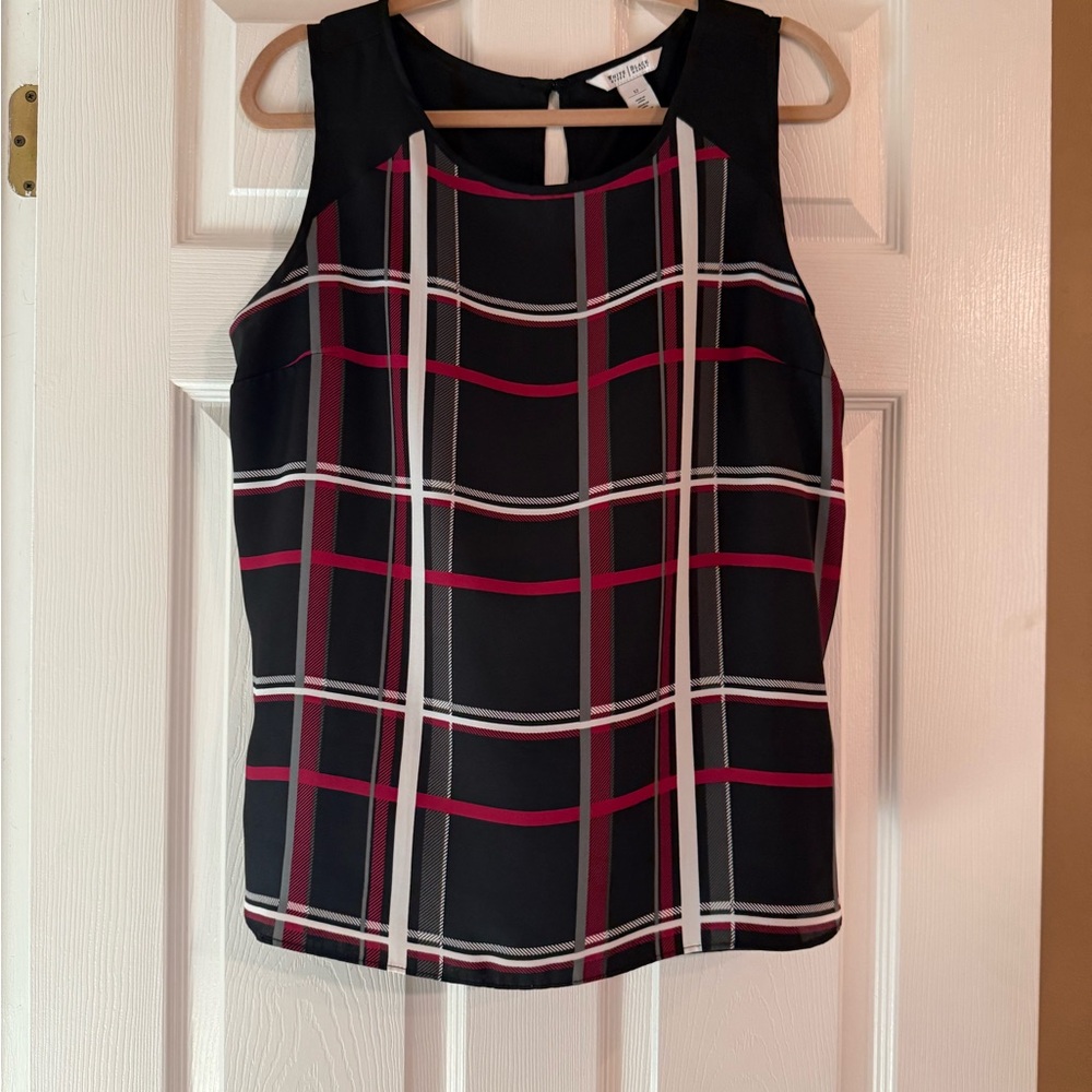 Fitted Sleeveless Black and Red Tank Top